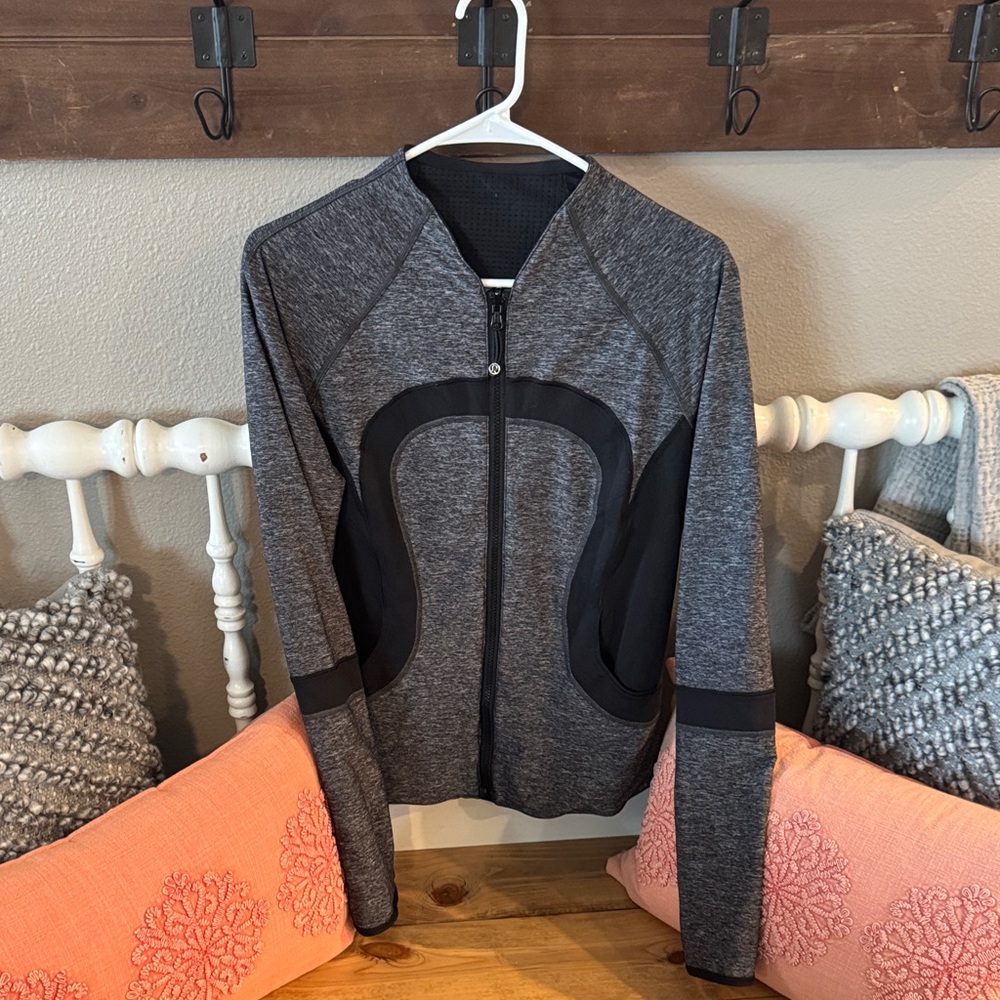 Lululemon Women's Gray Full-Zip Jacket with Black Accents Great Condition!
